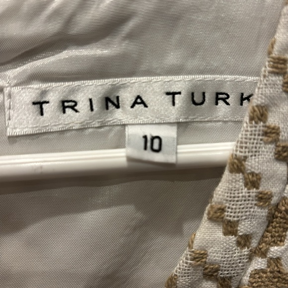 Trina Turk cream dress so flattering v neck - Picture 2 of 4